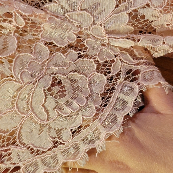 Beautiful dress - Picture 4 of 7